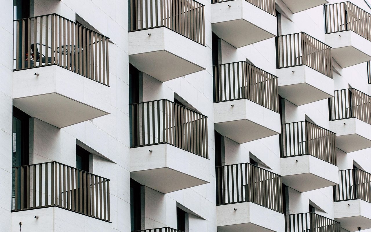 Fachada de prédio residencial com varandas